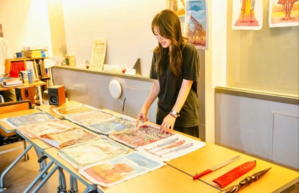 Classroom art tables